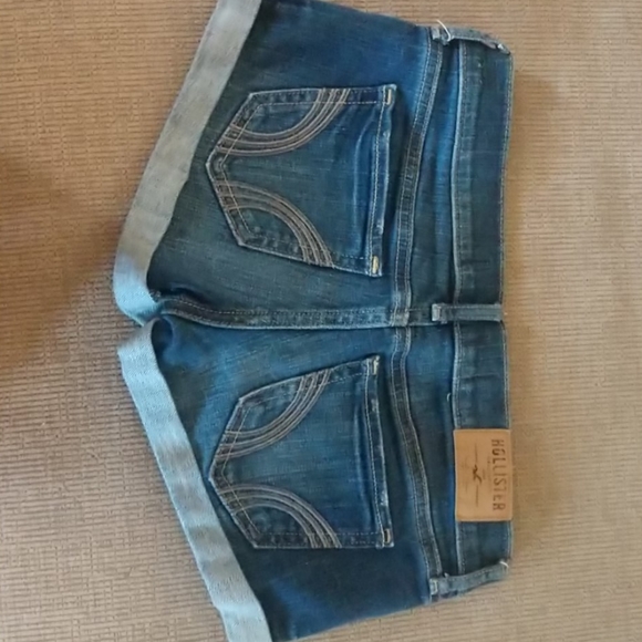 Shorts - Picture 2 of 3